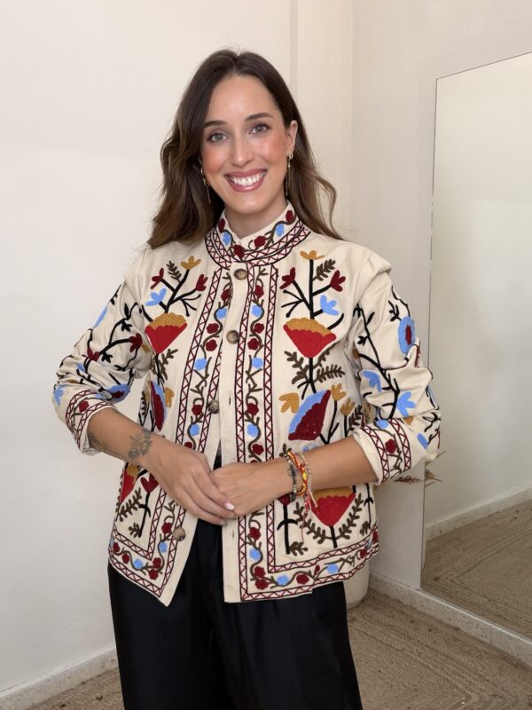 Chaqueta BORDADA BEIGE
